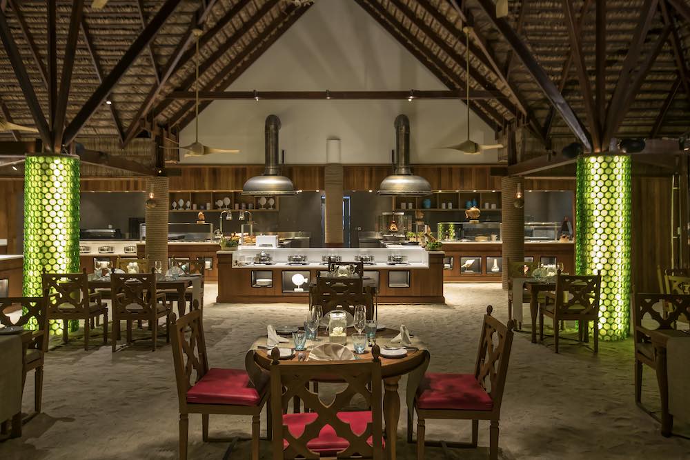 Manta Restaurant at Constance Moofushi thumbnail 2